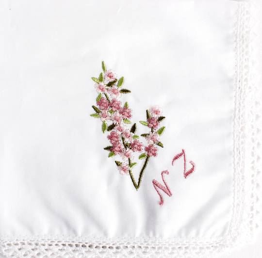 Embroidered lace edged handkerchiefs 'Manuka'. Style: EHC/MAN